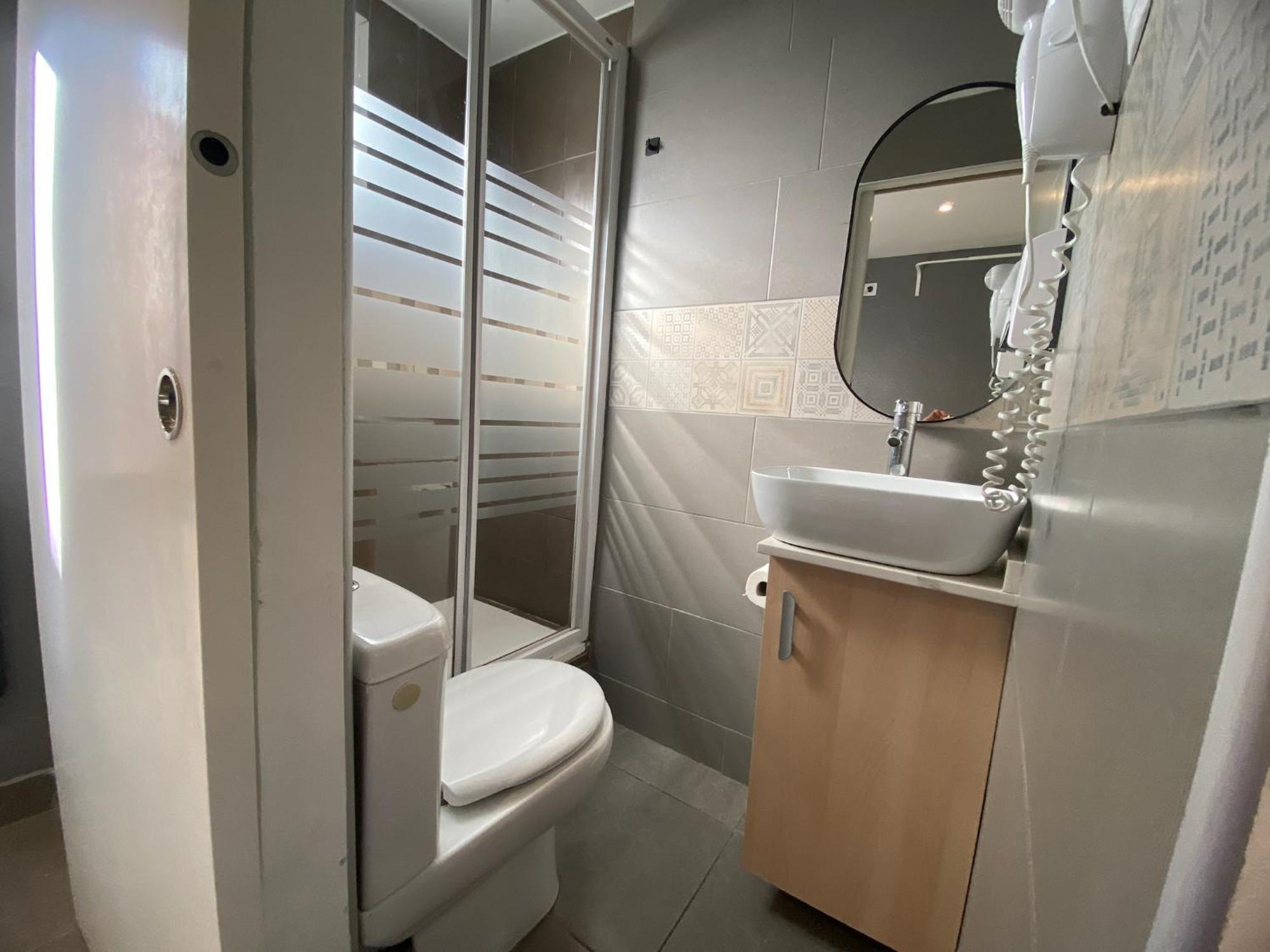 Suites Nuevas Con Bano Privado Frente Al Metro St Mwc Barcelona-Fira L'Hospitalet de Llobregat Exteriér fotografie