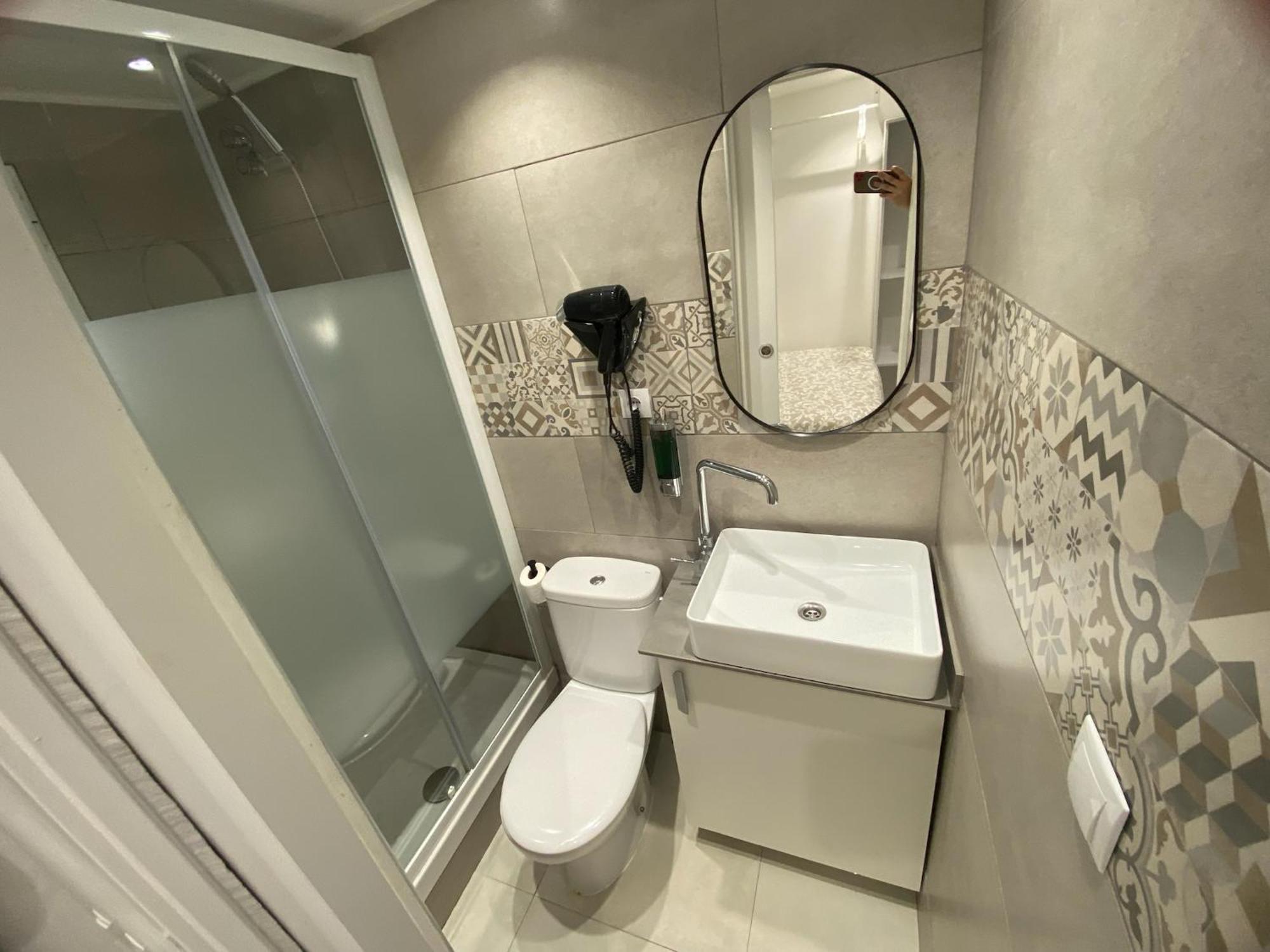 Suites Nuevas Con Bano Privado Frente Al Metro St Mwc Barcelona-Fira L'Hospitalet de Llobregat Exteriér fotografie