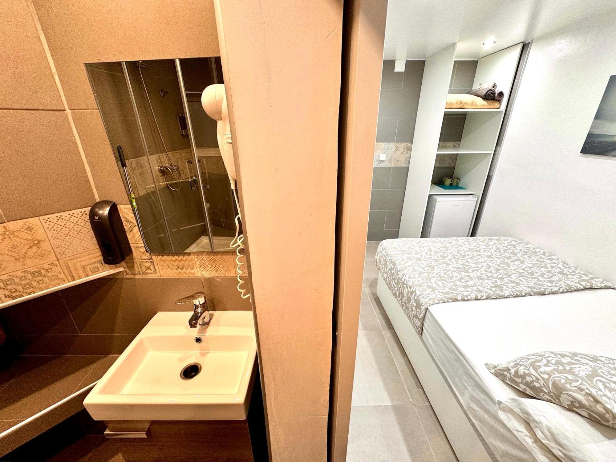 Suites Nuevas Con Bano Privado Frente Al Metro St Mwc Barcelona-Fira L'Hospitalet de Llobregat Exteriér fotografie