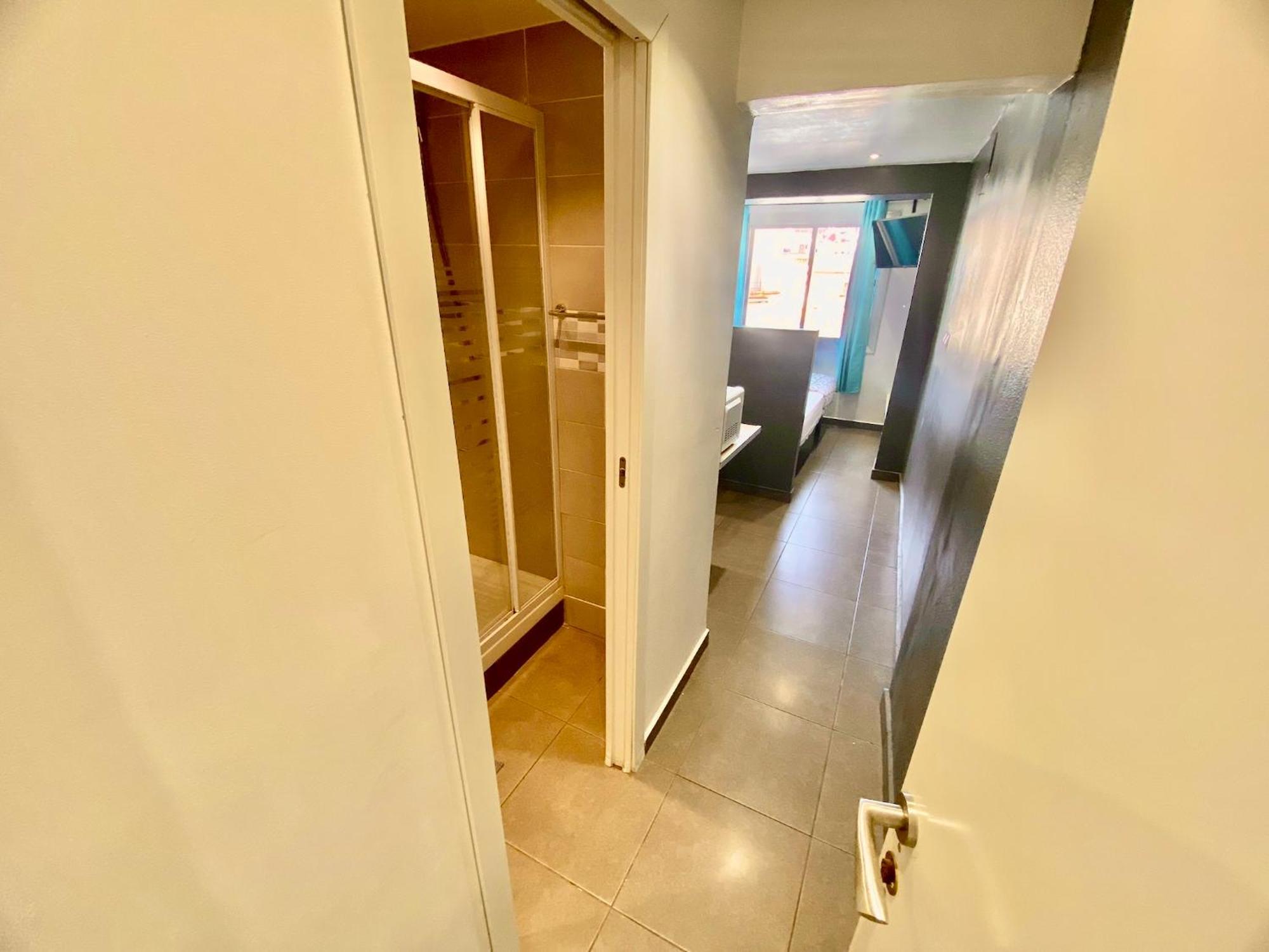 Suites Nuevas Con Bano Privado Frente Al Metro St Mwc Barcelona-Fira L'Hospitalet de Llobregat Exteriér fotografie
