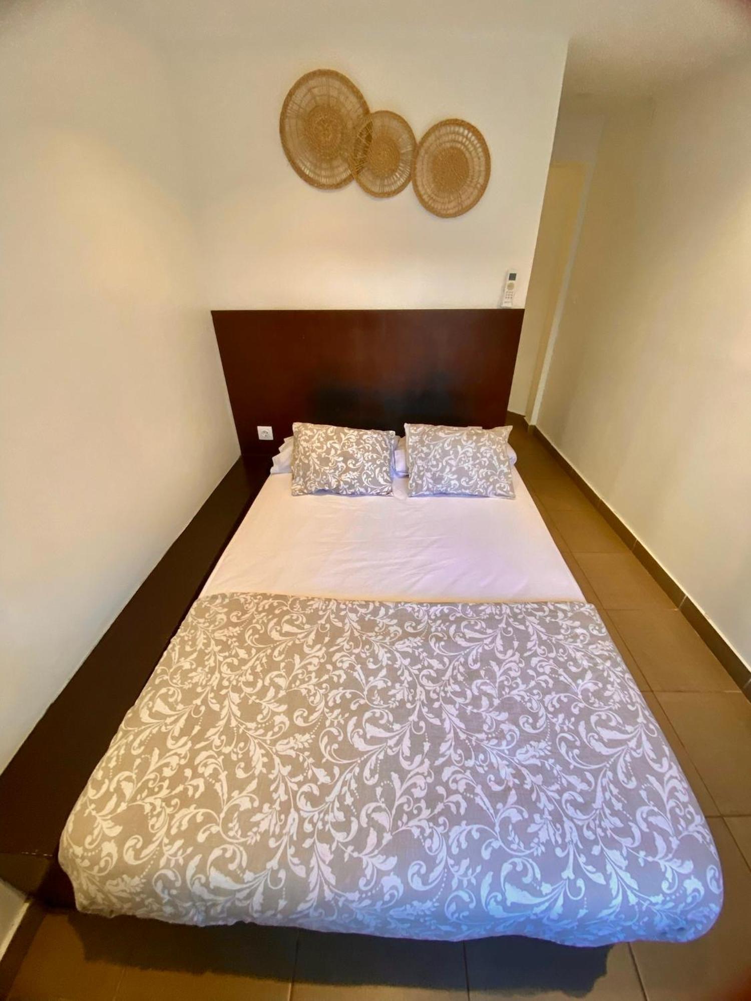 Suites Nuevas Con Bano Privado Frente Al Metro St Mwc Barcelona-Fira L'Hospitalet de Llobregat Exteriér fotografie
