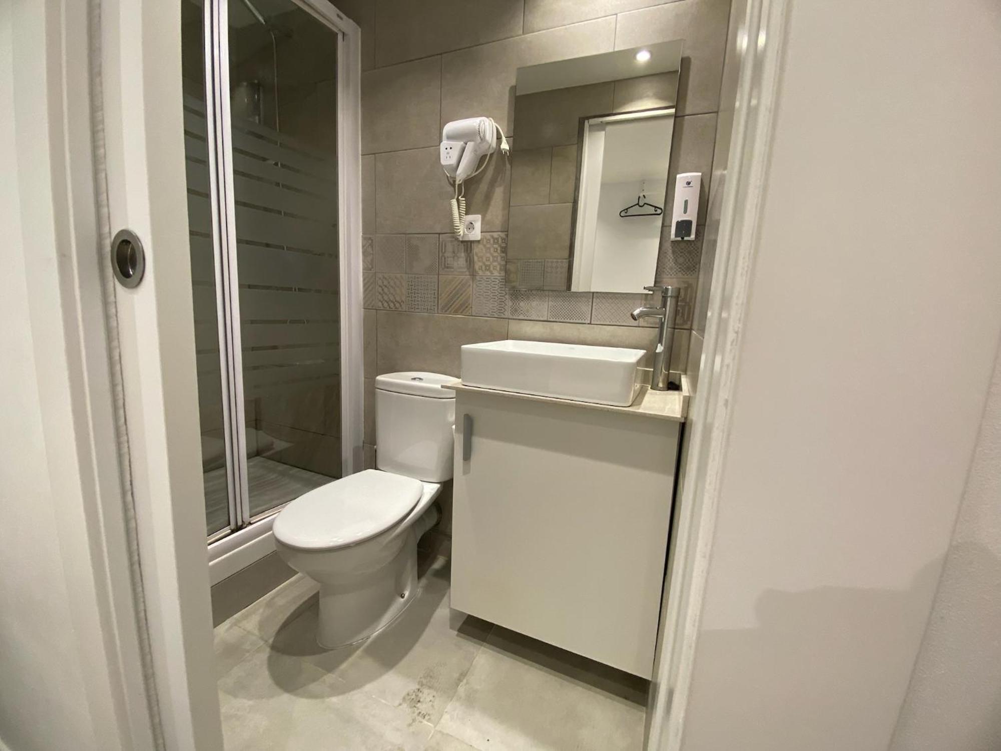 Suites Nuevas Con Bano Privado Frente Al Metro St Mwc Barcelona-Fira L'Hospitalet de Llobregat Exteriér fotografie