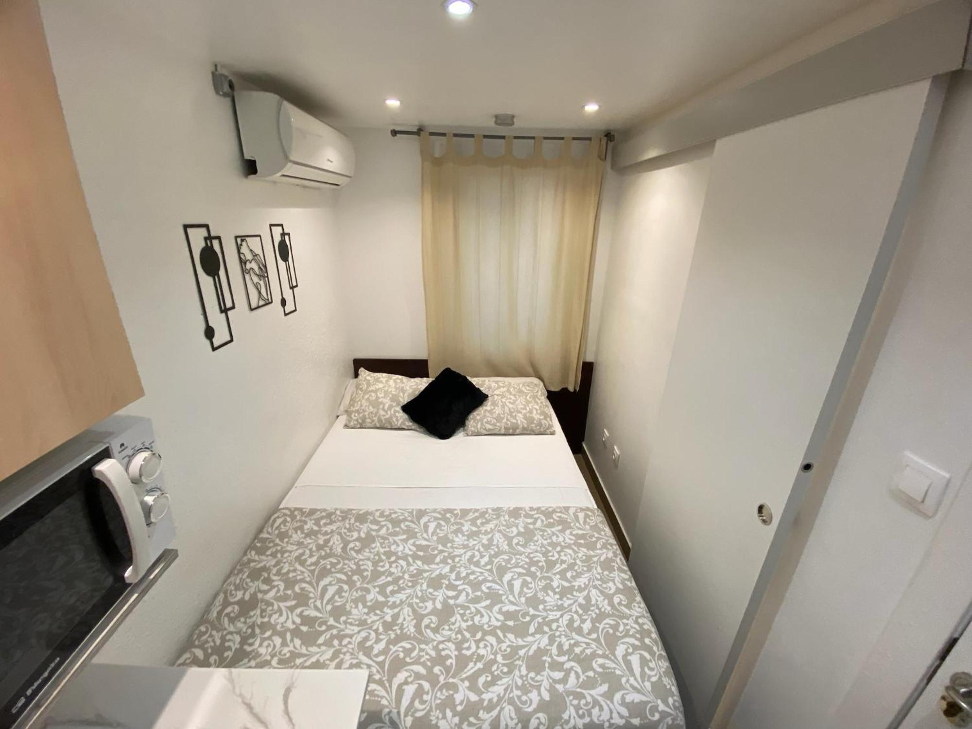 Suites Nuevas Con Bano Privado Frente Al Metro St Mwc Barcelona-Fira L'Hospitalet de Llobregat Exteriér fotografie