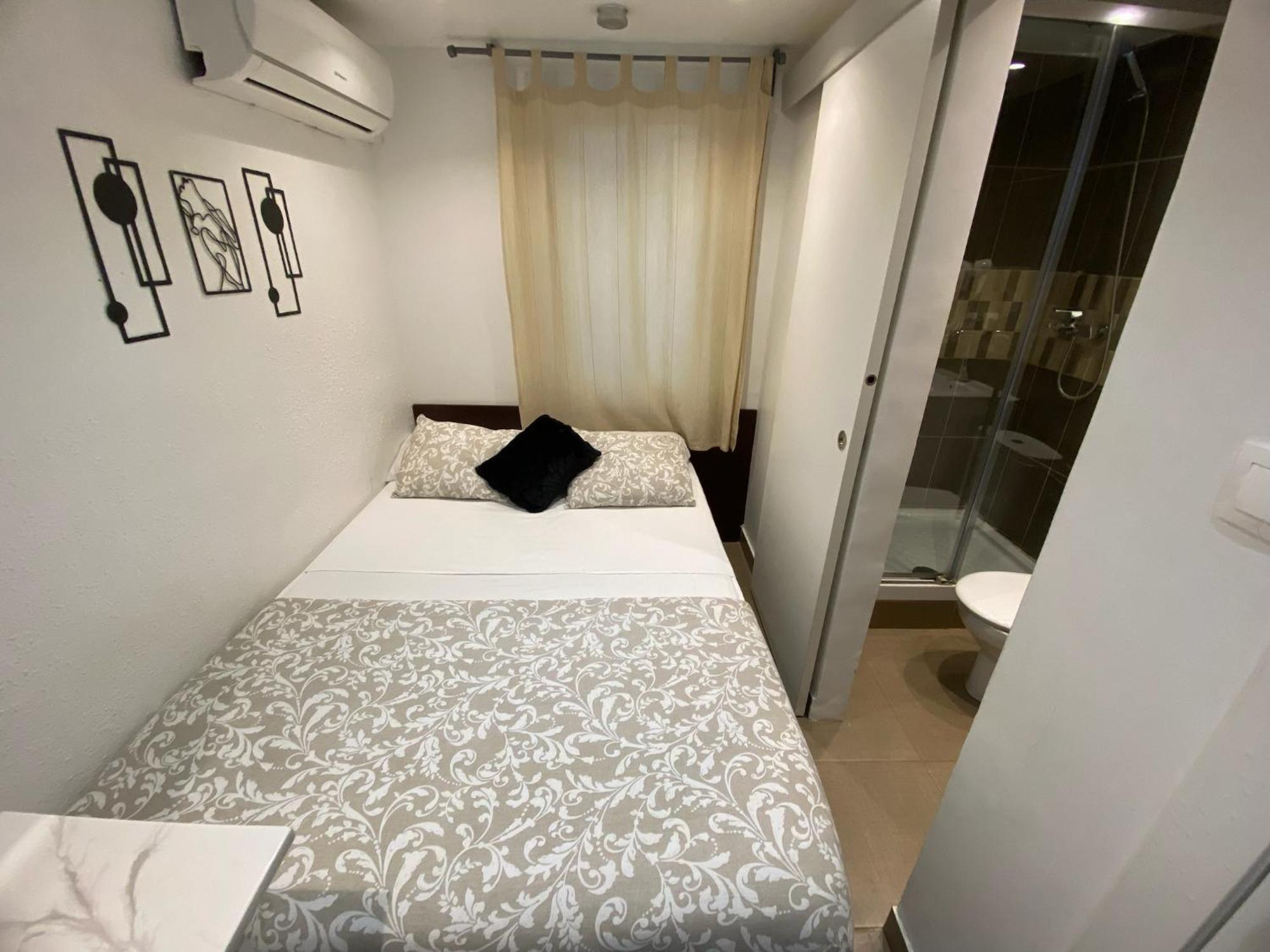 Suites Nuevas Con Bano Privado Frente Al Metro St Mwc Barcelona-Fira L'Hospitalet de Llobregat Exteriér fotografie